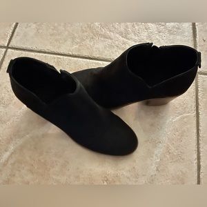 Size 7 black heeled booties.